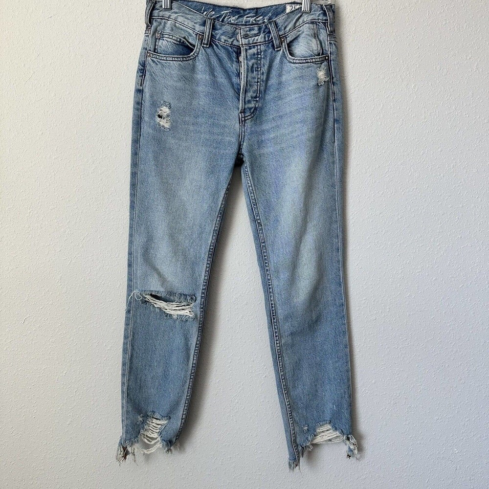 We The Free Light Wash Distressed Hem Mid Rise Jeans - Picture 1 of 4